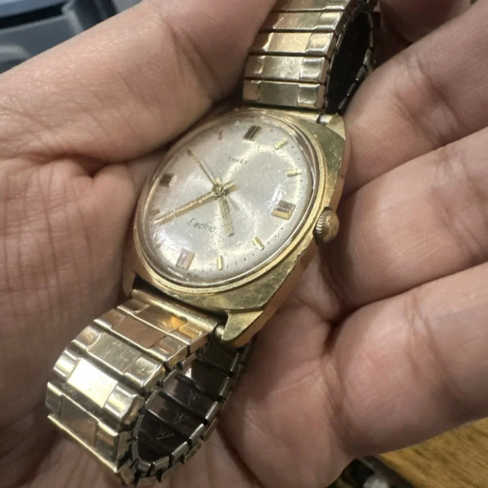 Working Vintage Timex Electic Mens Watch 34mm Quartz New Battery Gold Tone 7.5in